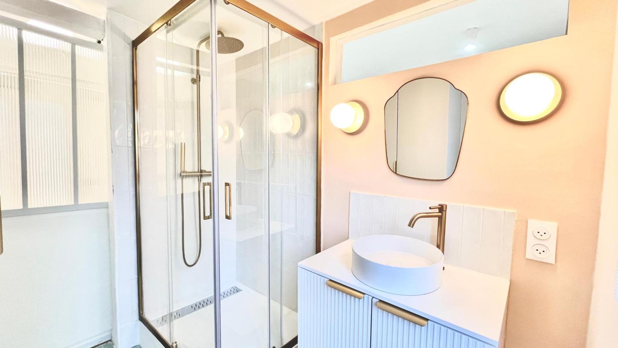 Charming Bright In Menilmontant Appartement *